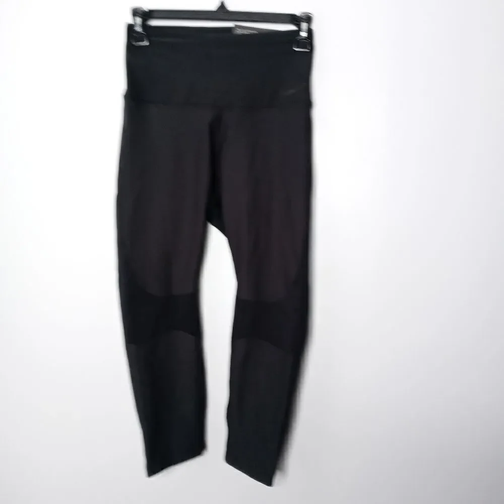 Nike legend tight high rise capri leggings